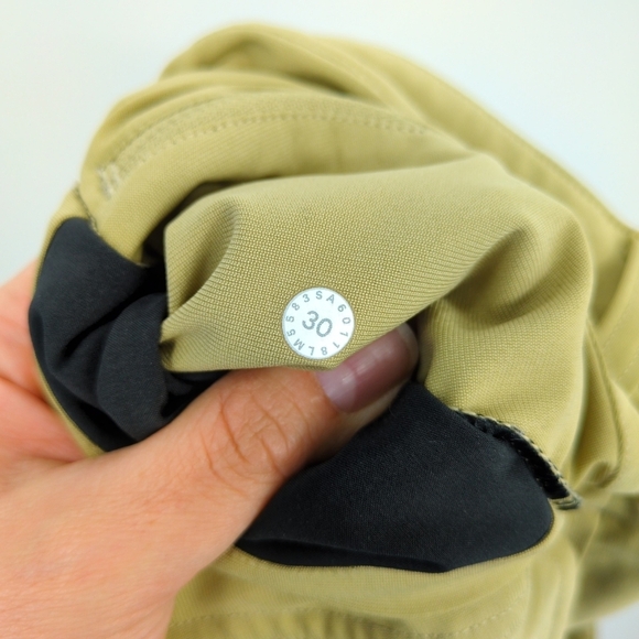 Lululemon ABC Pant Classic 32" Men's 30 Beige Tan Warpstreme Material Activewear - Picture 9 of 12